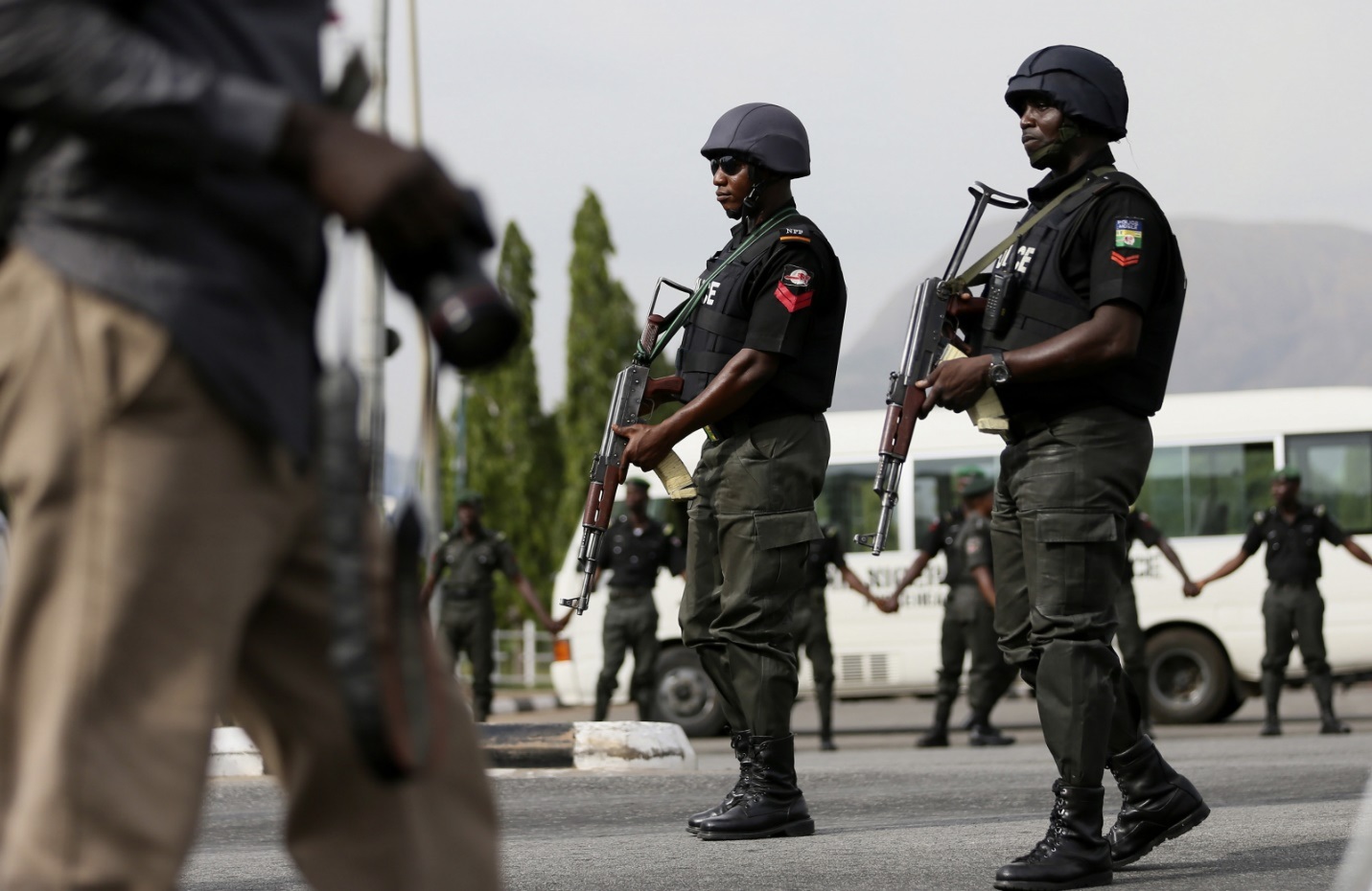 Trader caught eating faeces with bread inside his shop in Ibadan Police1
